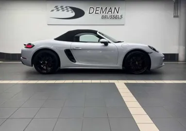 Car image 25