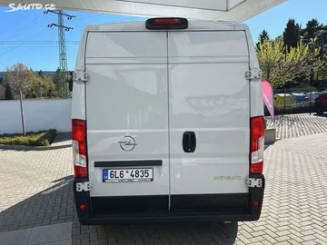 Car image 26
