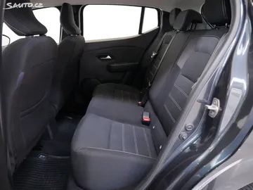 Car image 25