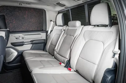 Car image 35