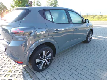 Car image 5