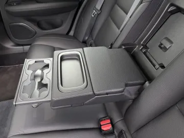 Car image 43