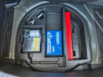 Car image 30