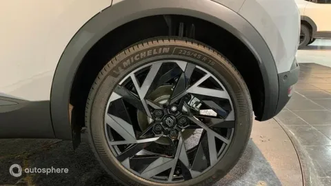 Car image 20