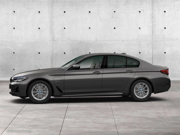 BMW 545 e xDrive 290 kW image number 6