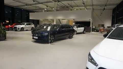 Car image 5