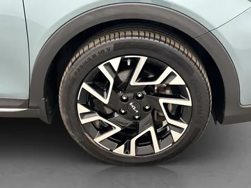 Car image 33