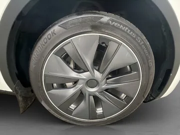 Car image 28