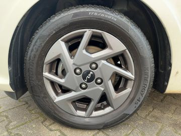 Car image 19