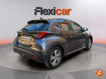 Car image 4