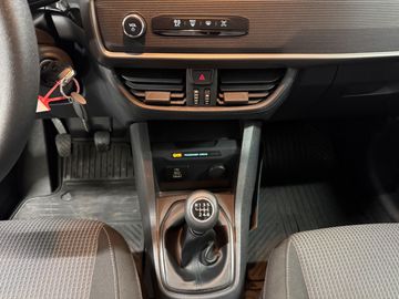Car image 24