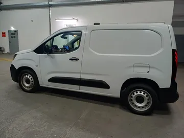 Car image 18