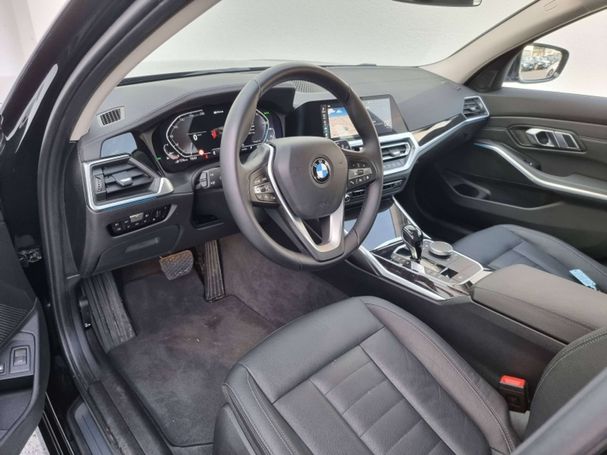 BMW 330 Touring 137 kW image number 6