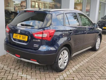 Car image 4