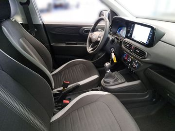 Car image 14