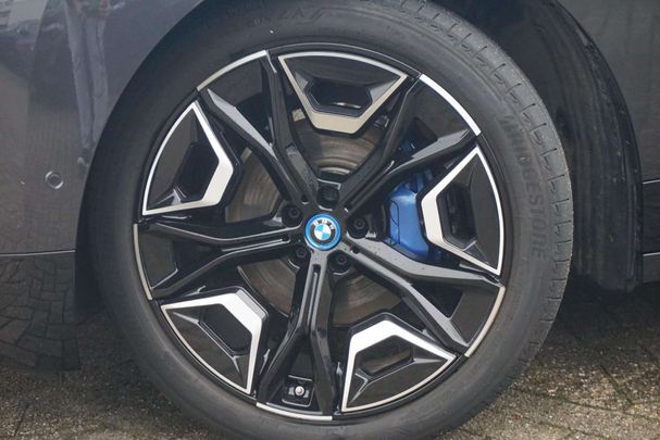 BMW iX xDrive40 240 kW image number 7