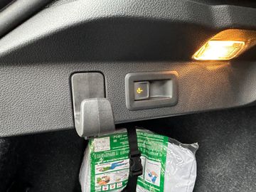 Car image 24