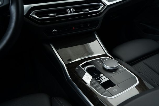 BMW 320d Touring xDrive 140 kW image number 9