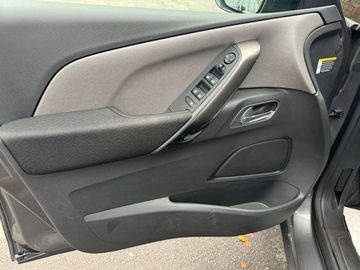 Car image 37