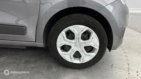 Car image 20