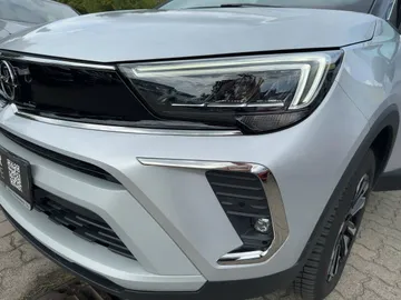 Car image 21