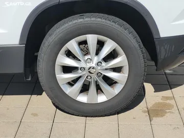 Car image 28
