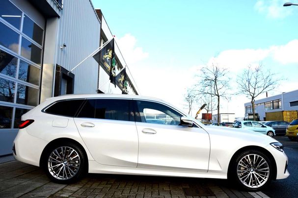 BMW 330i Touring xDrive 190 kW image number 19