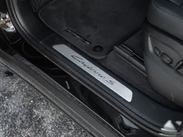 Car image 38