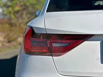 Car image 27