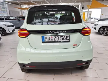 Car image 25
