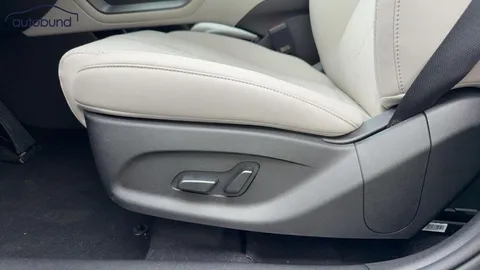 Car image 35