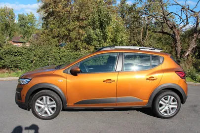 Car image 3