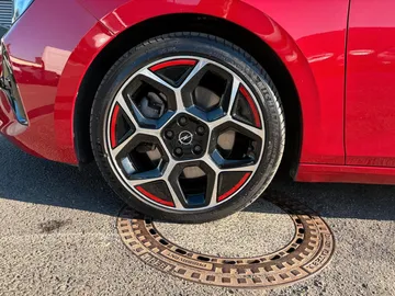 Car image 9