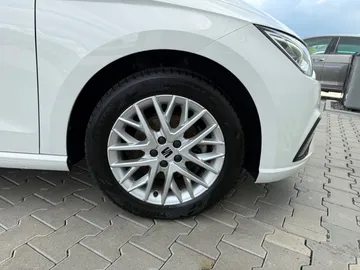 Car image 28