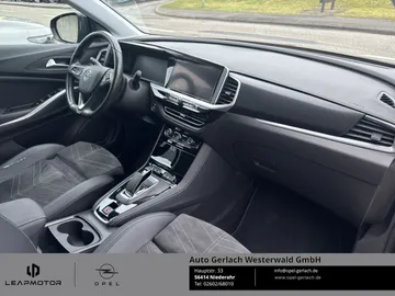 Car image 18