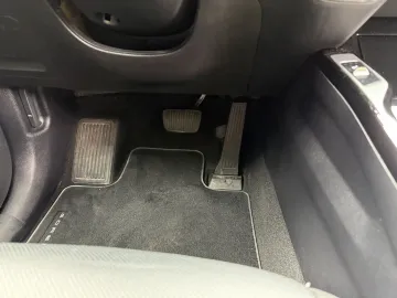 Car image 28
