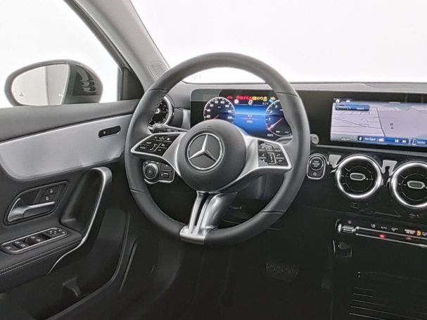 Mercedes-Benz A 200 120 kW image number 4