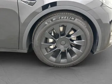 Car image 35