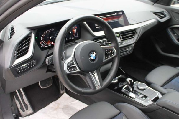 BMW 118i 100 kW image number 13