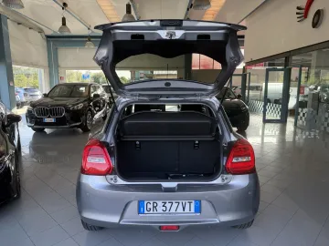 Car image 14