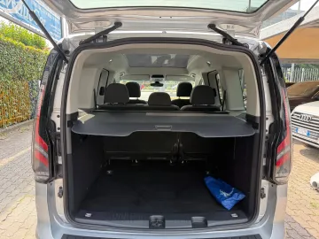 Car image 34
