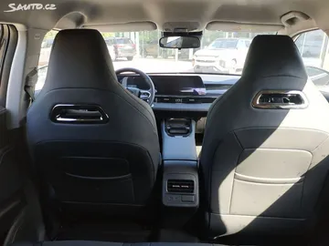Car image 30