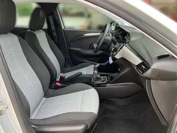 Car image 15