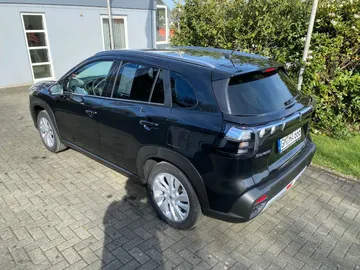 Car image 4