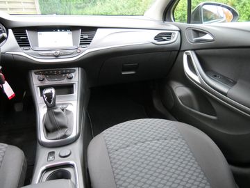 Car image 14