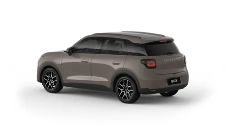 Car image 4