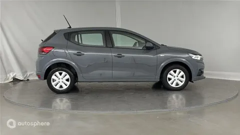 Car image 4