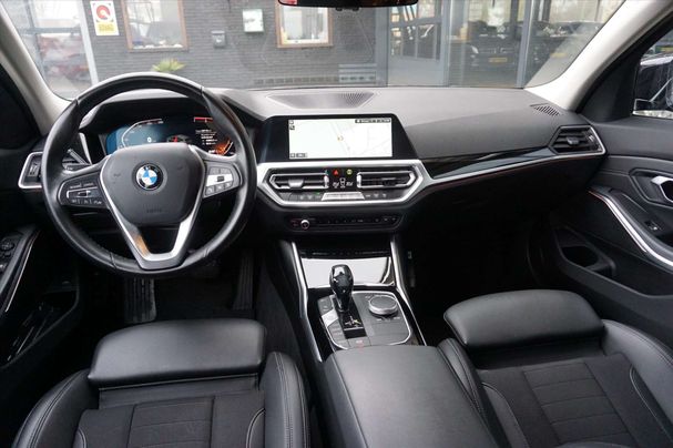 BMW 320i Touring 135 kW image number 8