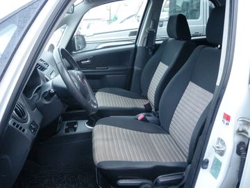 Car image 11