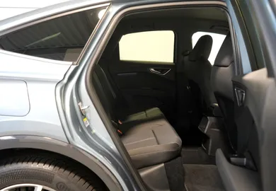 Car image 28